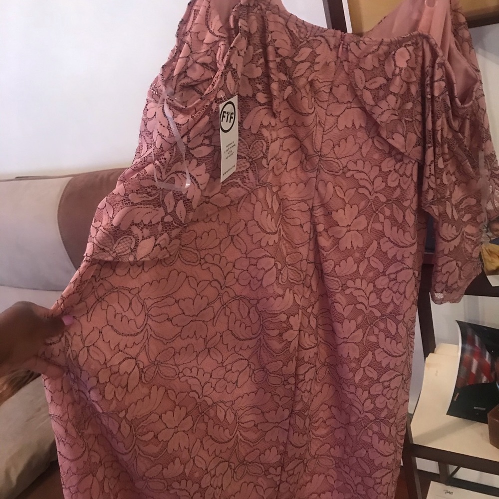 Soft pink dress - Picture 3 of 3